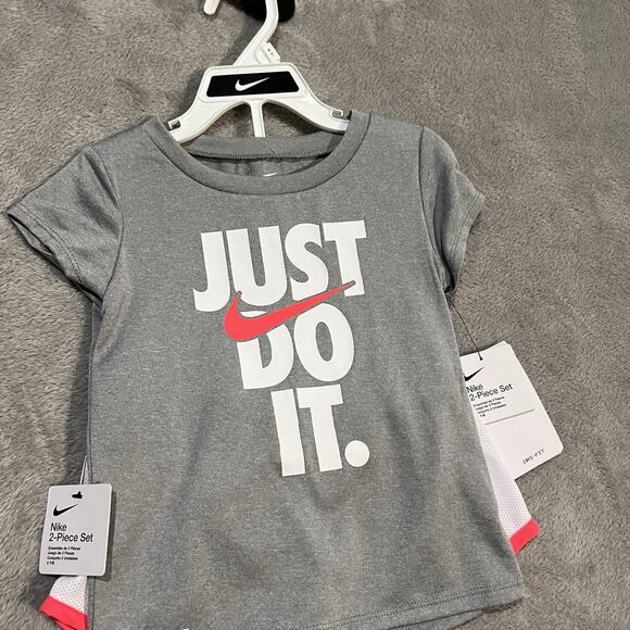 Nike Just Do It Outfit Set Youth 4T Gray Pink Shirt Shorts Swoosh Girls Set NEW - Picture 2 of 4